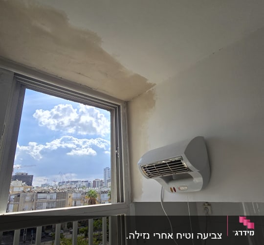 עבודת שפכטל ותיקון קיר ותקרה לצד חלון